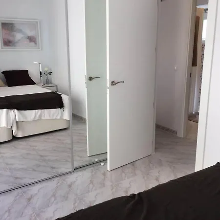Sleeps 4 Near Apartamento