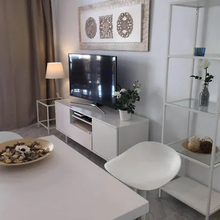 Near 2-bed In Centrum Apartment *