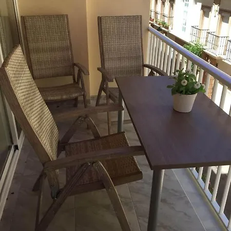 Near 2-bed In Centrum Apartment *